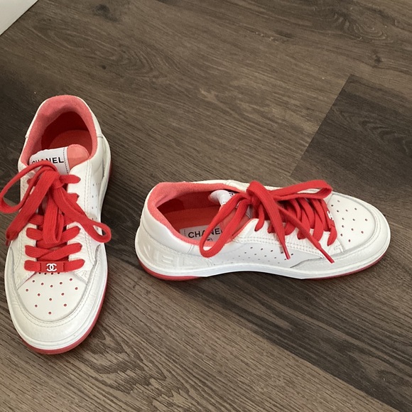 CHANEL 22P RUNNERS WHITE AND RED TENNIS SHOE - Picture 2 of 7